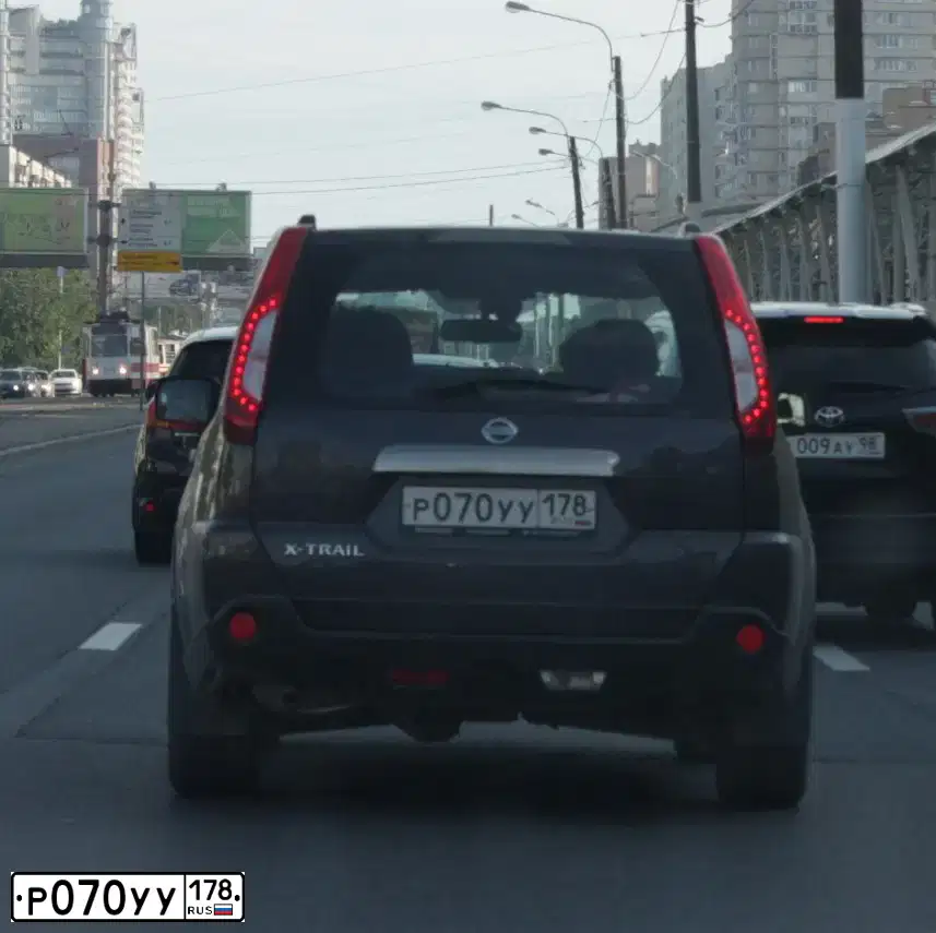 Фото автомобиля NISSAN X-TRAIL, 2014 — госномер Х506ХС178. Цвет: СЕРО-СИРЕНЕВЫЙ