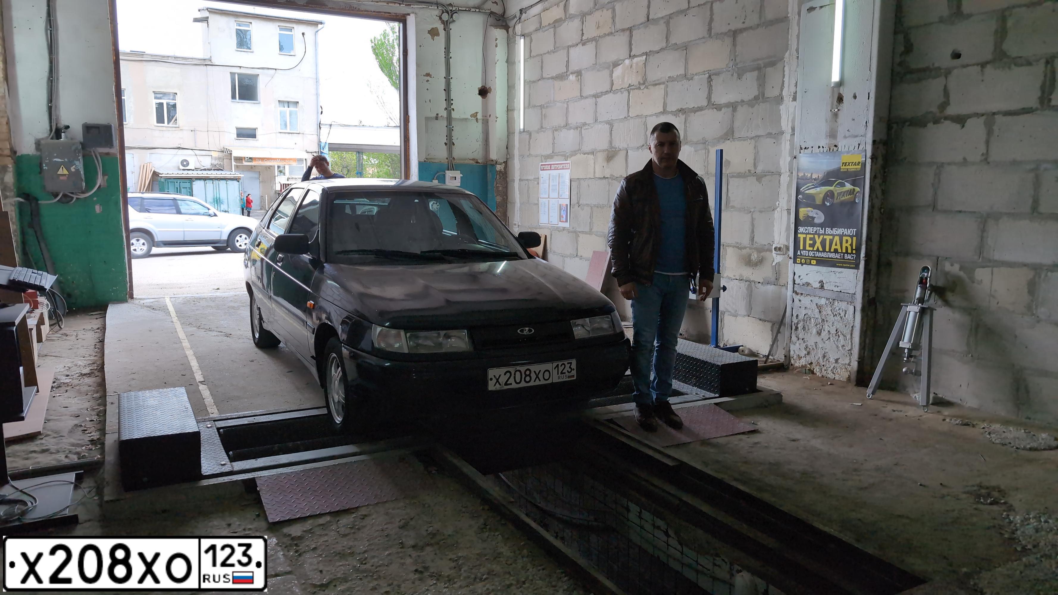 Фото автомобиля LADA 2112 LADA, 2006 — госномер А406АТ178. Цвет: ГРАФИТОВЫЙ МЕТАЛЛИК