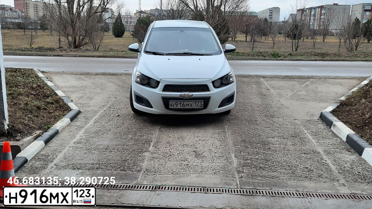 Фото автомобиля CHEVROLET AVEO, 2013 — госномер Н916МХ123. Цвет: Белый