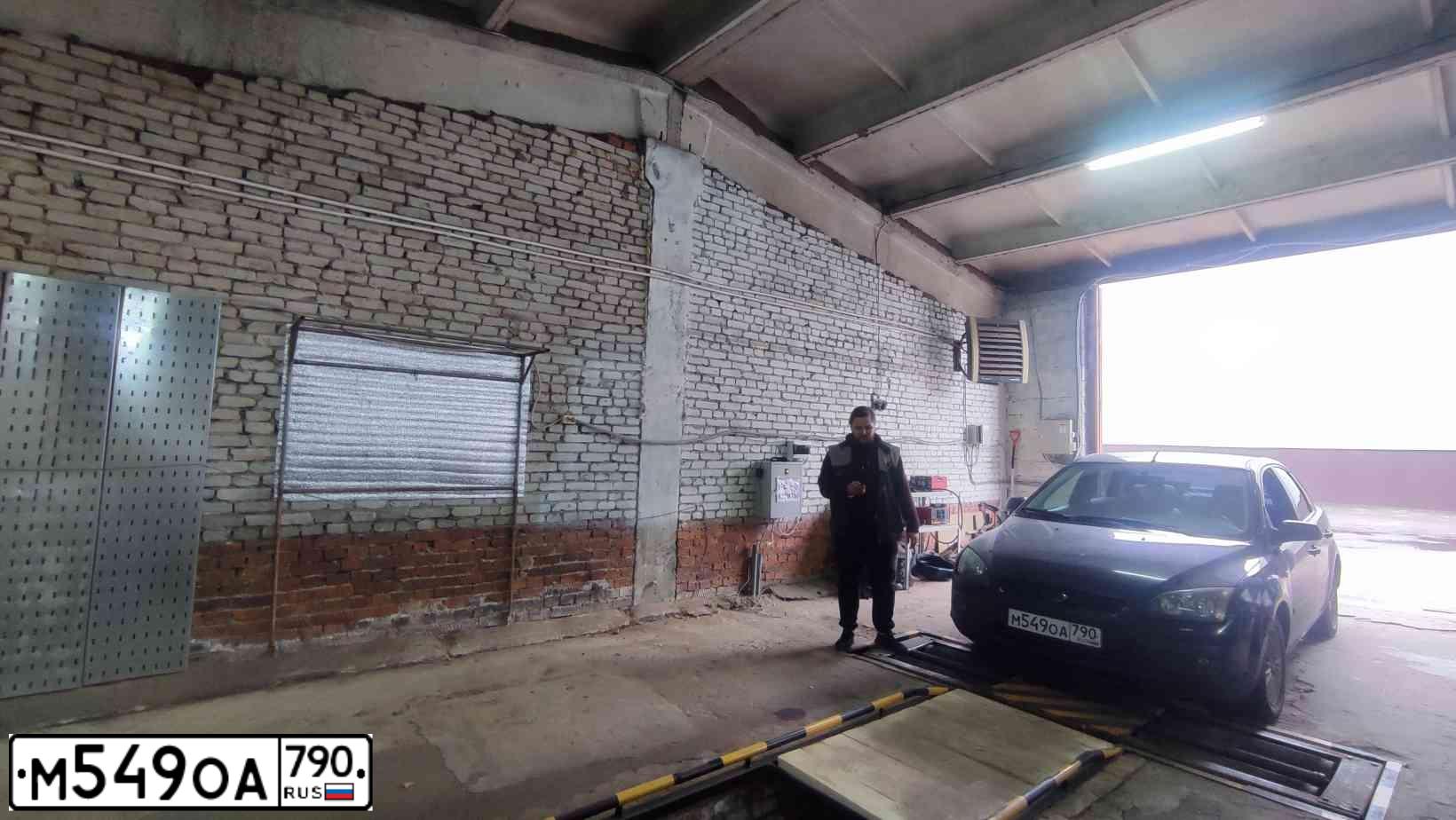 Фото автомобиля FORD FOCUS, 2005 — госномер М549ОА790. Цвет: ЧЕРНЫЙ
