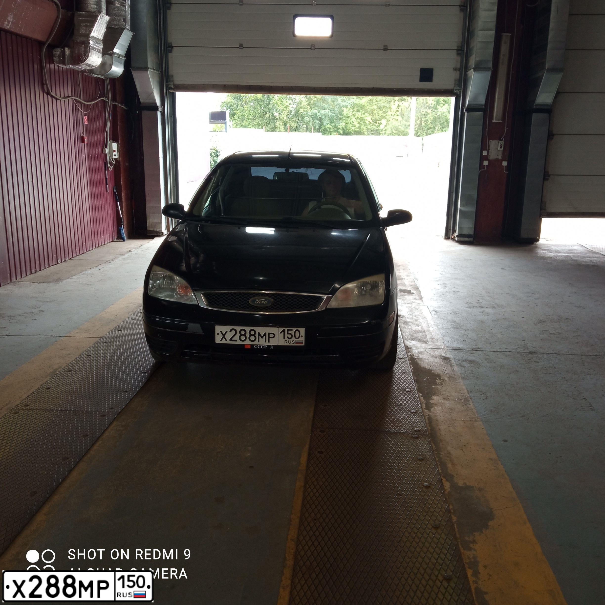 Фото автомобиля FORD FOCUS, 2004 — госномер А281ОТ150. Цвет: ЧЕРНЫЙ