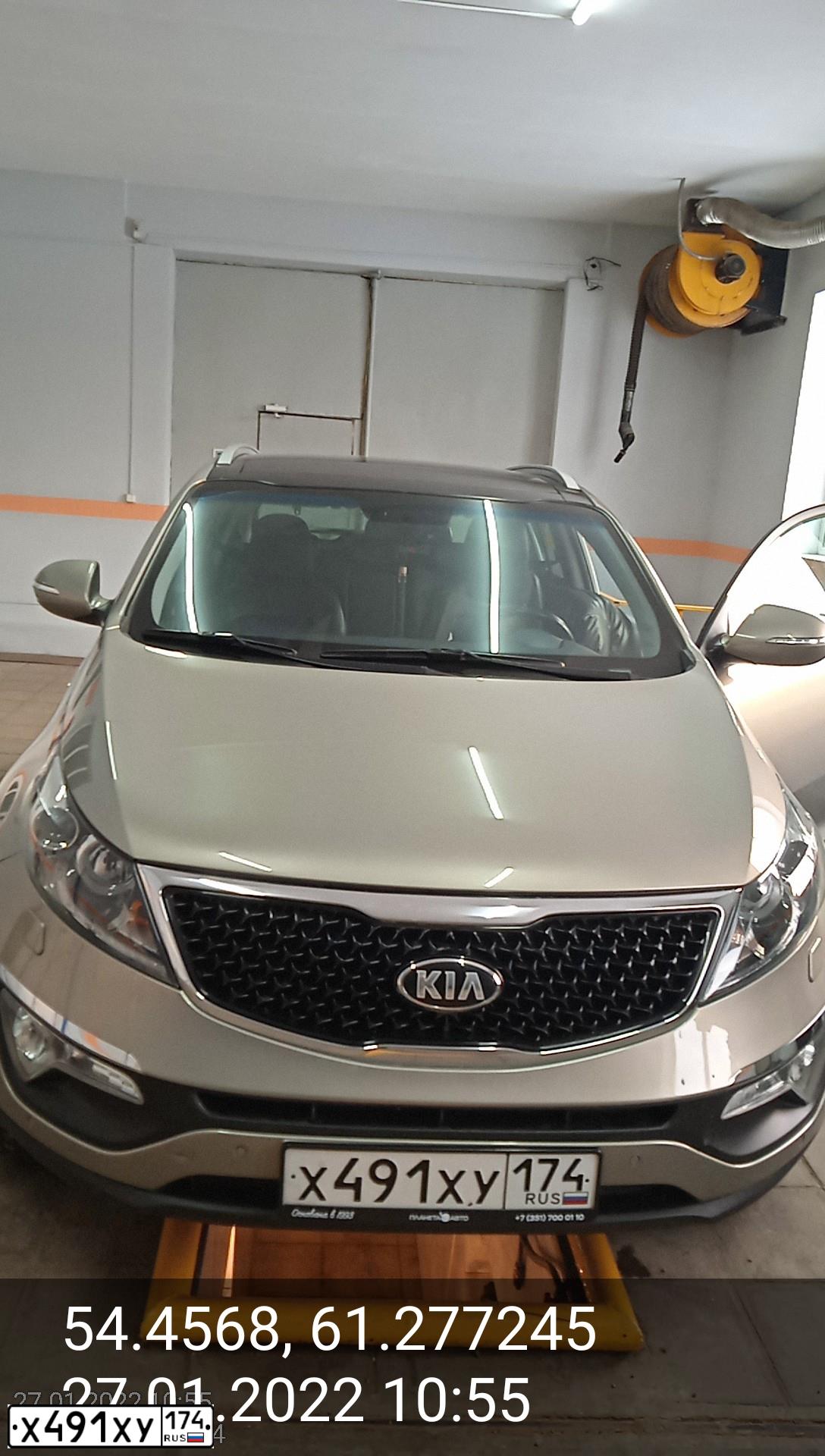 Фото автомобиля KIA SPORTAGE, 2015 — госномер В700ХН196. Цвет: Серебристый