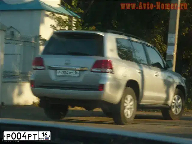 Фото автомобиля TOYOTA LANDCRUISER 200, 2008 — госномер Р004РТ16. Цвет: СЕРЕБРИСТЫЙ