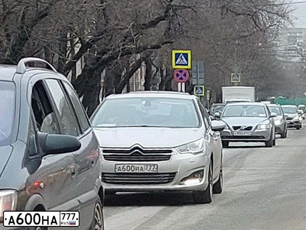 Фото автомобиля CITROEN C4, 2014 — госномер А600НА777. Цвет: Серебристый