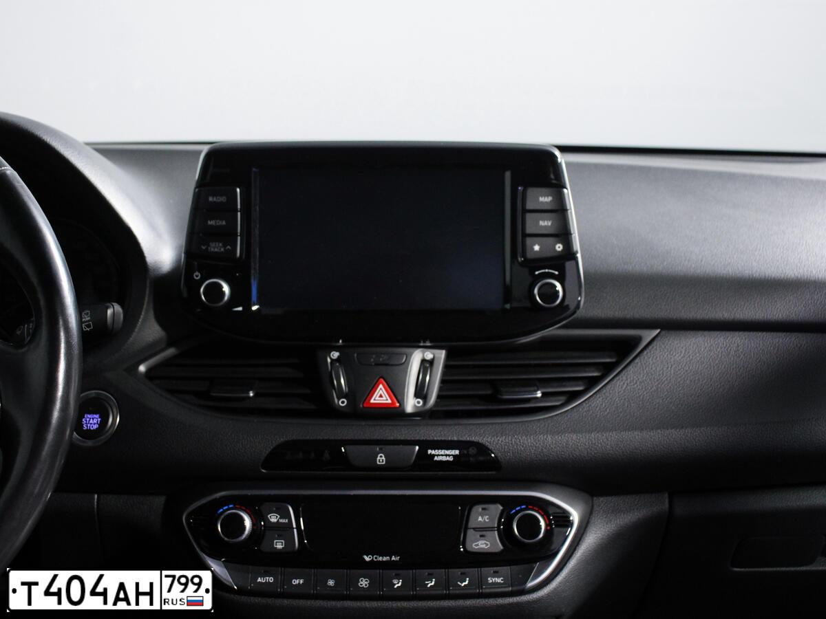 Фото автомобиля HYUNDAI I30, 2017 — госномер Т404АН799. Цвет: голубой