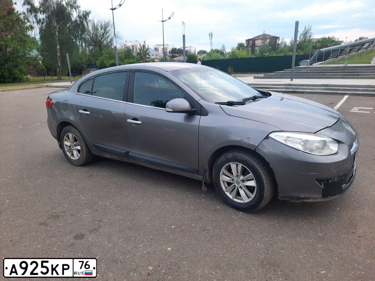 Фото автомобиля RENAULT FLUENCE, 2011 — госномер А925КР76. Цвет: СЕРЫЙ