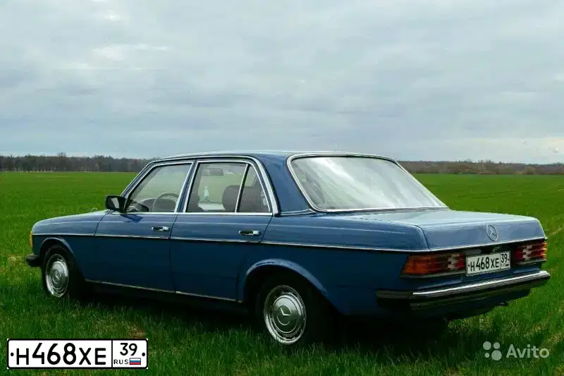 Фото автомобиля MERCEDES E-KLASSE, 1984 — госномер С154МТ39. Цвет: СИНИЙ