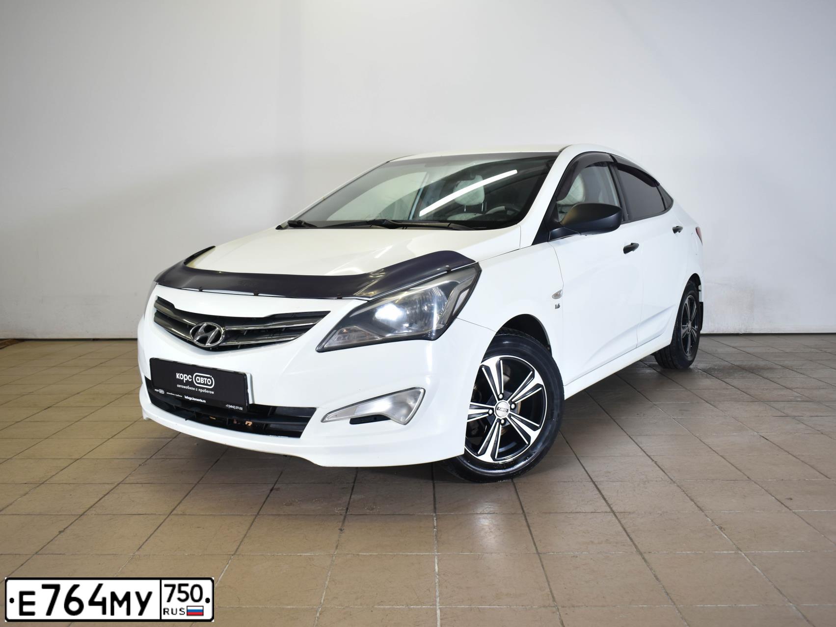 Фото автомобиля HYUNDAI SOLARIS, 2015 — госномер Е764МУ750. Цвет: БЕЛЫЙ