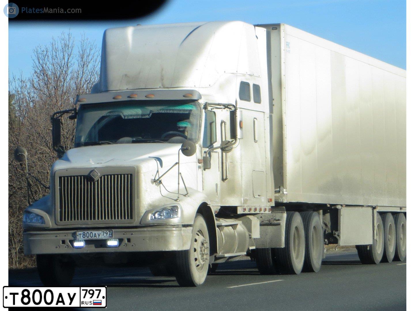 Фото автомобиля INTERNATIONAL HEAVY TRUCK 8500-9900, 2002 — госномер Т800АУ797. Цвет: Белый