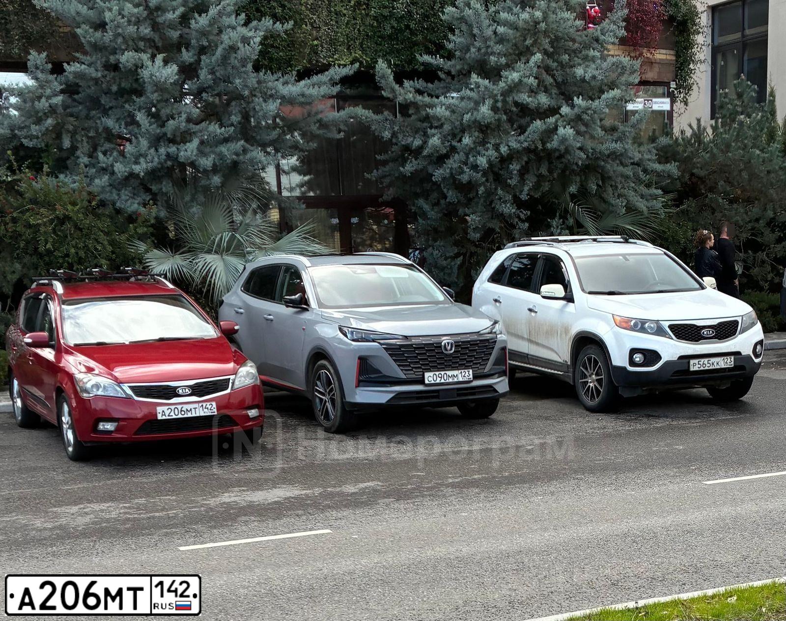 Фото автомобиля KIA CEE'D, 2010 — госномер А206МТ142. Цвет: Красный