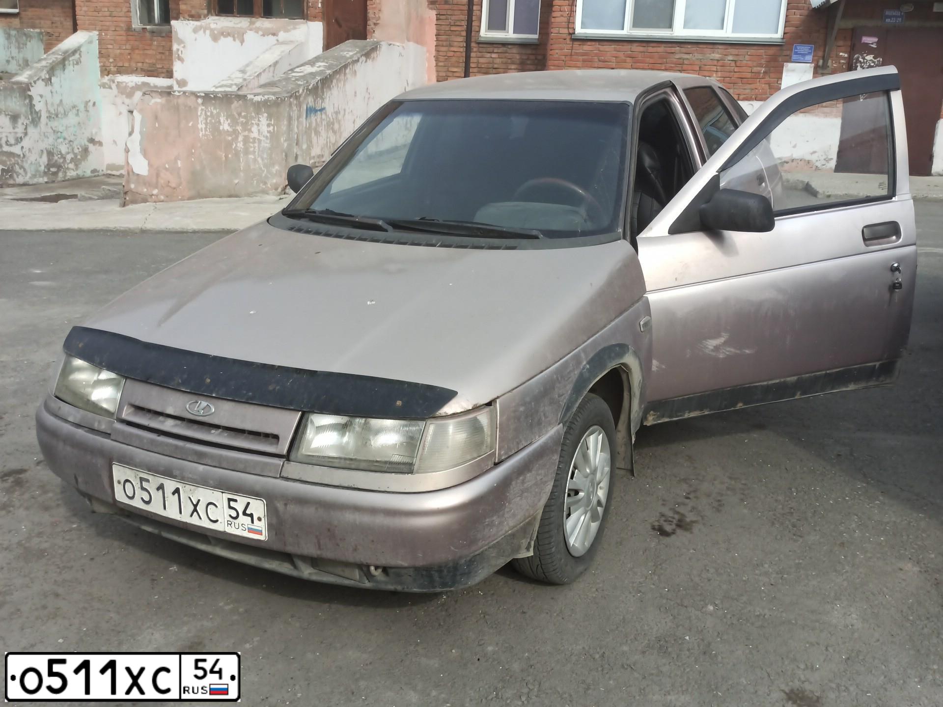 Фото автомобиля LADA 2112, 2001 — госномер Р670УЕ154. Цвет: БЕЖЕВО РОЗОВЫЙ