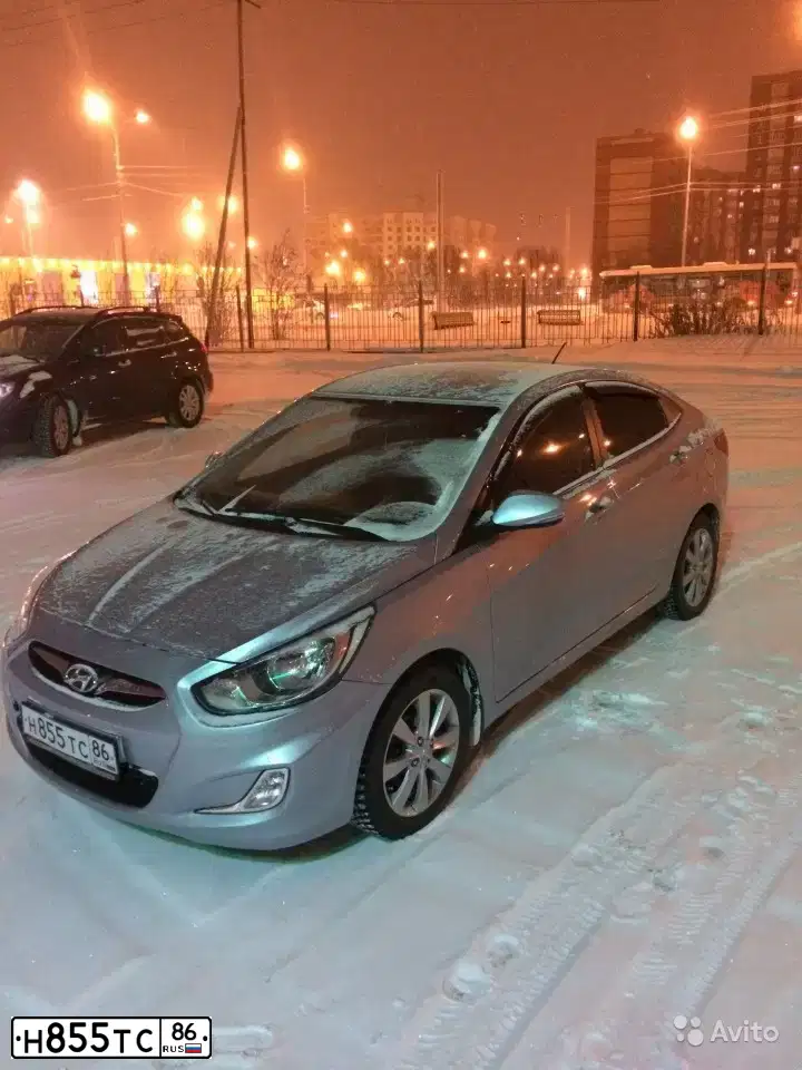 Фото автомобиля HYUNDAI SOLARIS, 2011 — госномер Н855ТС86. Цвет: СЕРО-ГОЛУБОЙ