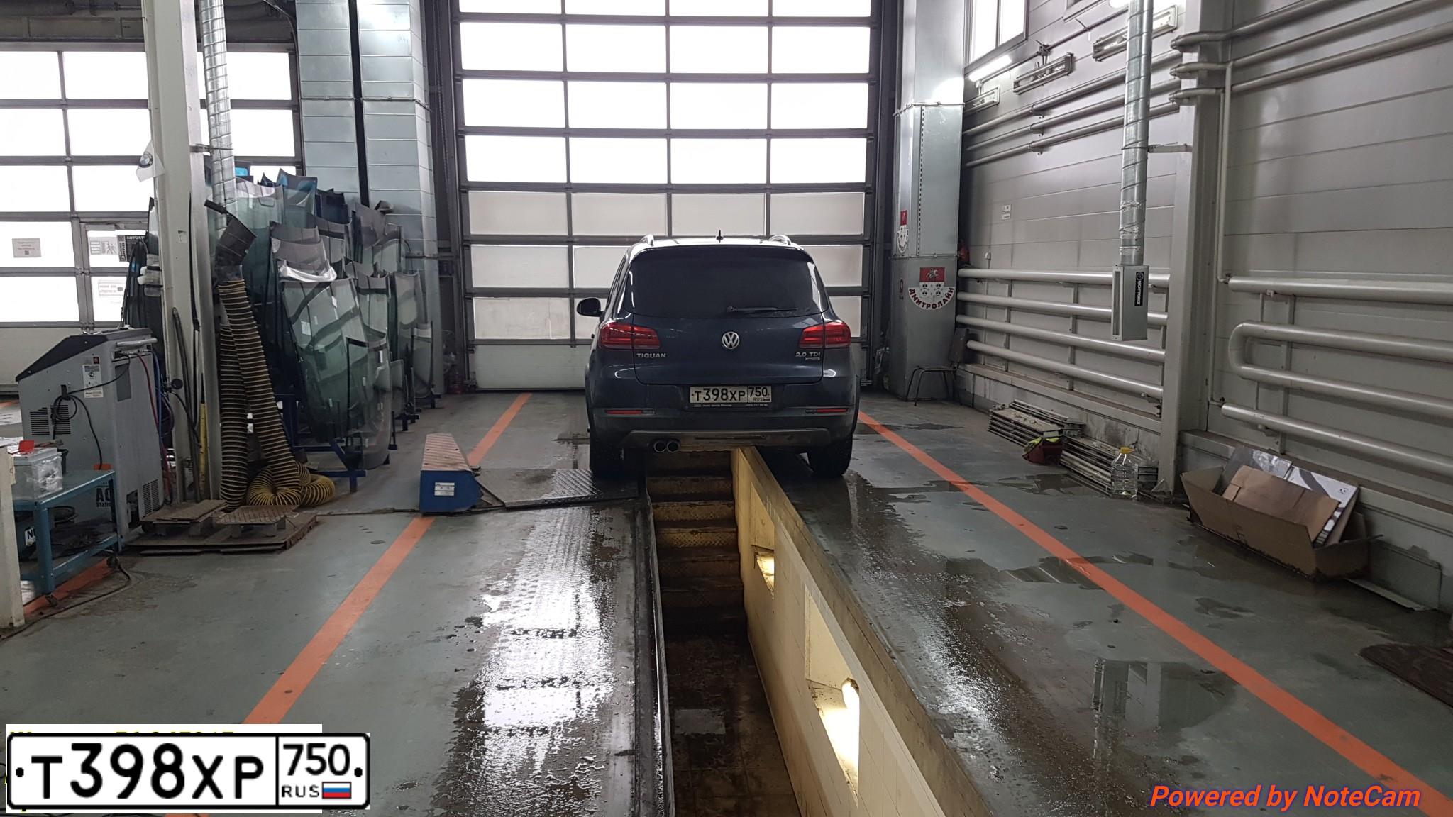 Фото автомобиля VOLKSWAGEN TIGUAN, 2014 — госномер Т398ХР750. Цвет: ТЕМНО-СИНИЙ