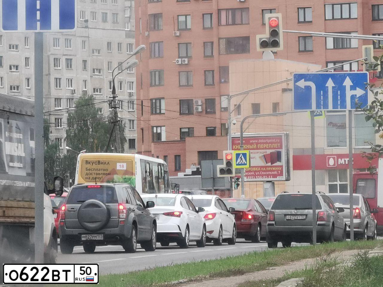 Фото автомобиля VOLKSWAGEN PASSAT, 2005 — госномер О622ВТ50. Цвет: СЕРЫЙ