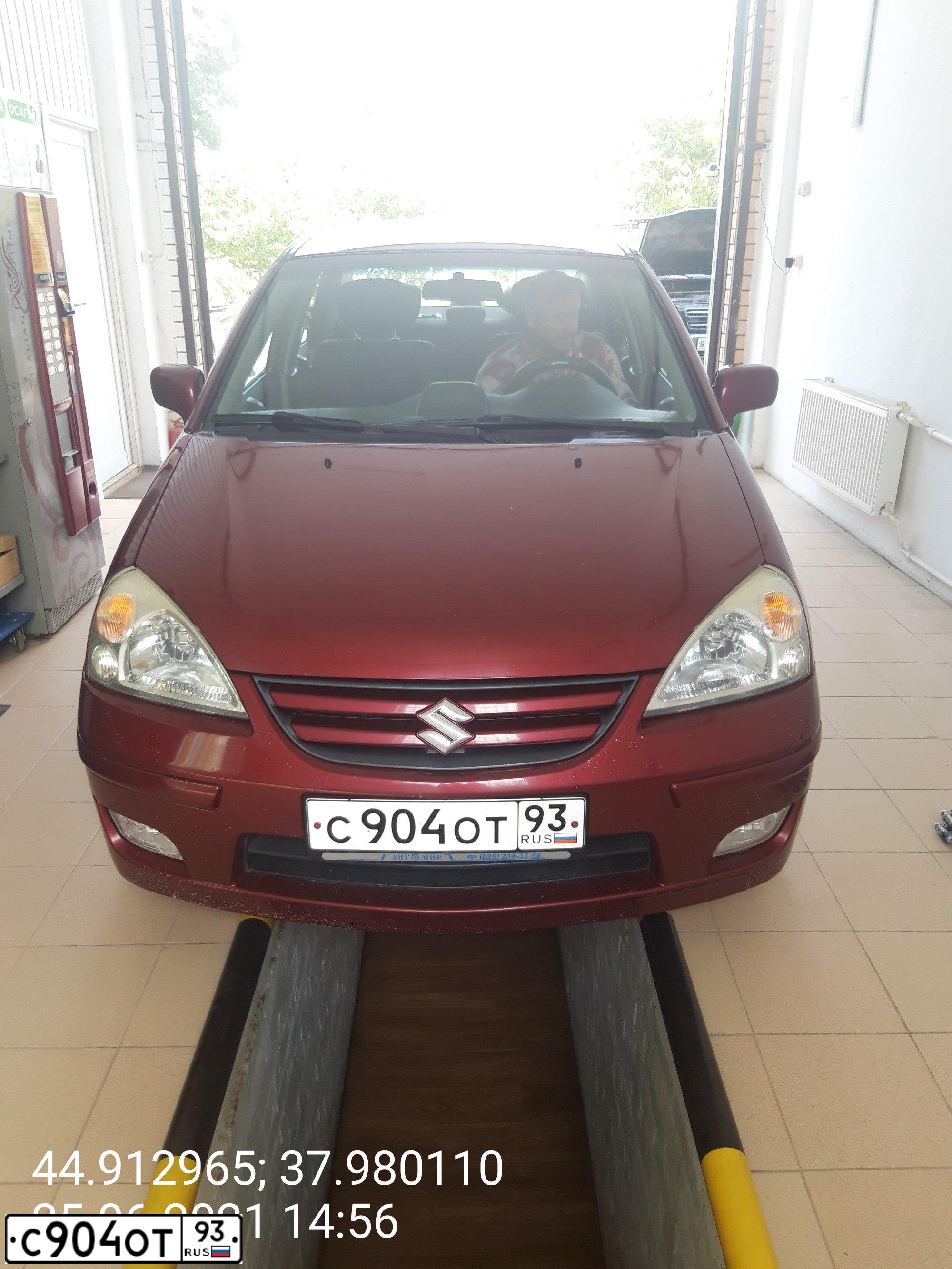 Фото автомобиля SUZUKI LIANA, 2005 — госномер С904ОТ93. Цвет: Красный