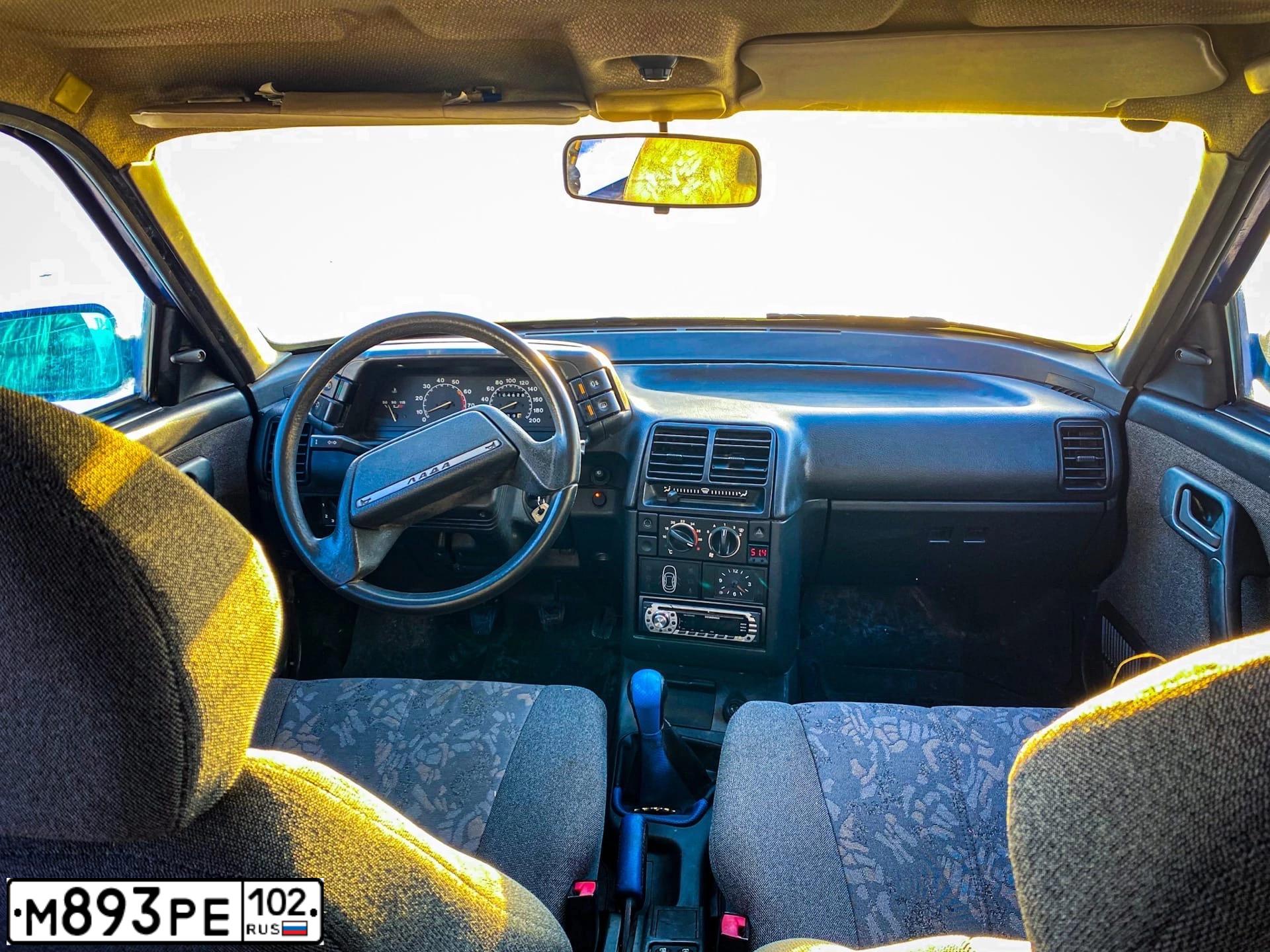 Фото автомобиля LADA 2110, 2002 — госномер М893РЕ102. Цвет: СЕРЕБРИСТЫЙ ЯРКО-СИНИЙ