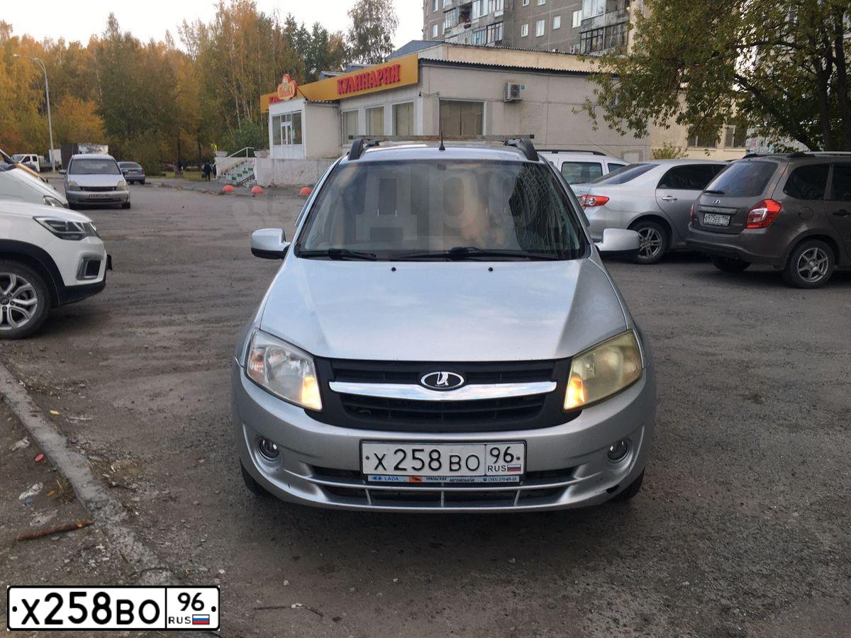 Фото автомобиля LADA 2190 GRANTA, 2013 — госномер Х258ВО96. Цвет: СВЕТЛО-СЕРЫЙ