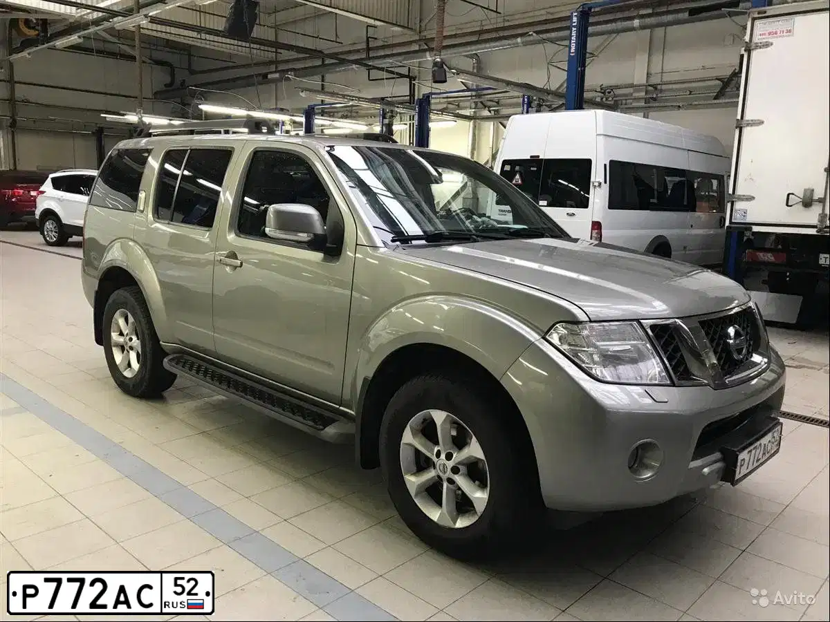 Фото автомобиля NISSAN PATHFINDER, 2008 — госномер Е831СУ152. Цвет: СЕРЫЙ