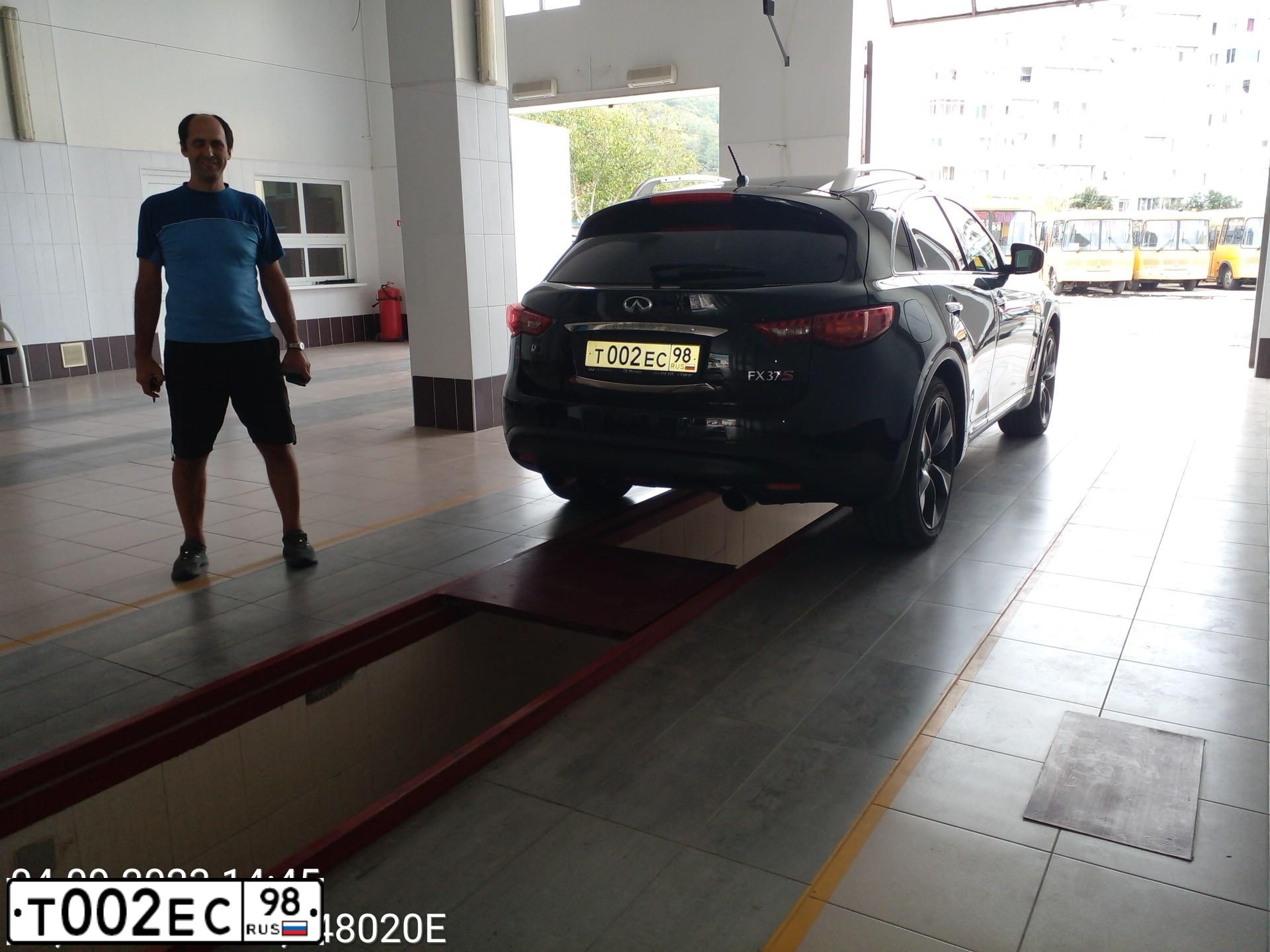 Фото автомобиля INFINITI QX70, 2010 — госномер М176ХУ702. Цвет: ЧЕРНЫЙ