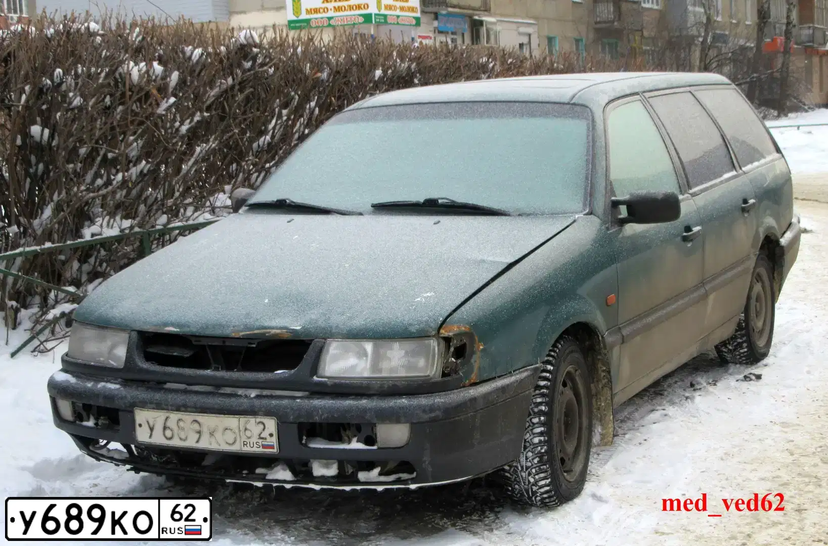 Фото автомобиля VOLKSWAGEN PASSAT, 1993 — госномер У689КО62. Цвет: ЗЕЛЕНЫЙ