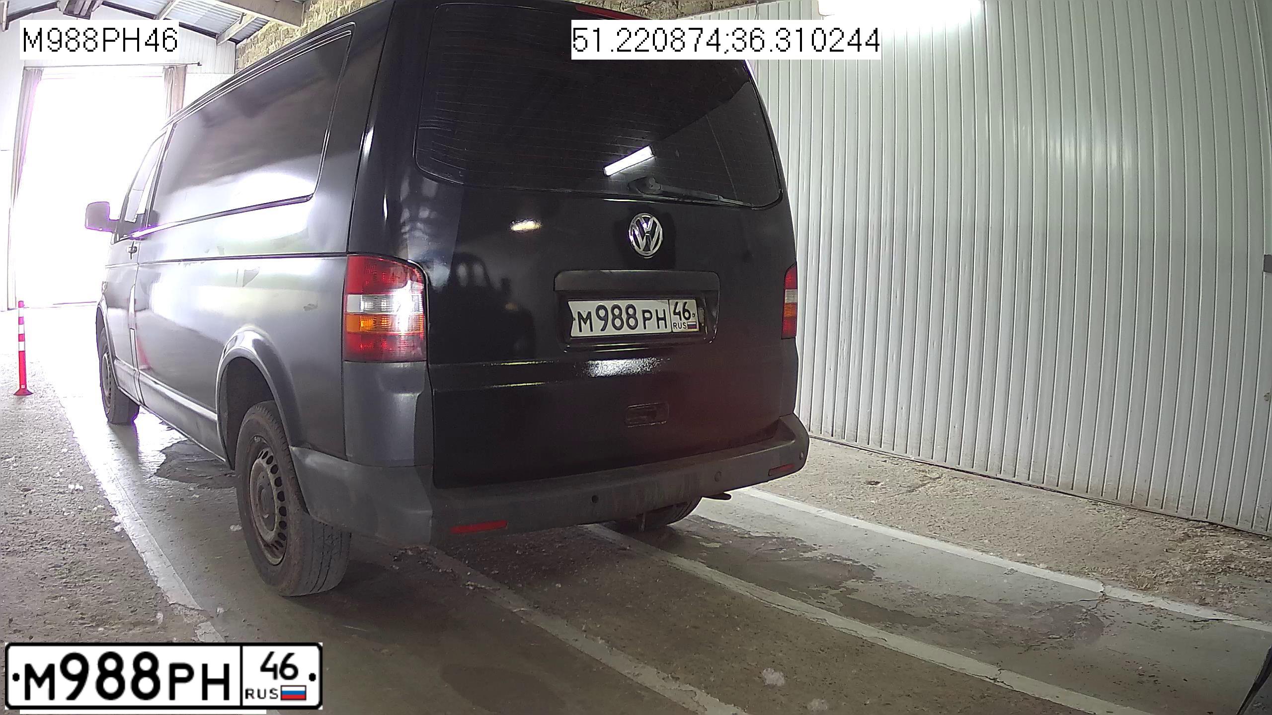 Фото автомобиля VOLKSWAGEN TRANSPORTER, 2007 — госномер М988РН46. Цвет: ЧЕРНЫЙ