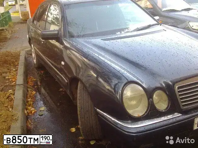 Фото автомобиля MERCEDES E-KLASSE, 1998 — госномер О702КК40. Цвет: СИНИЙ