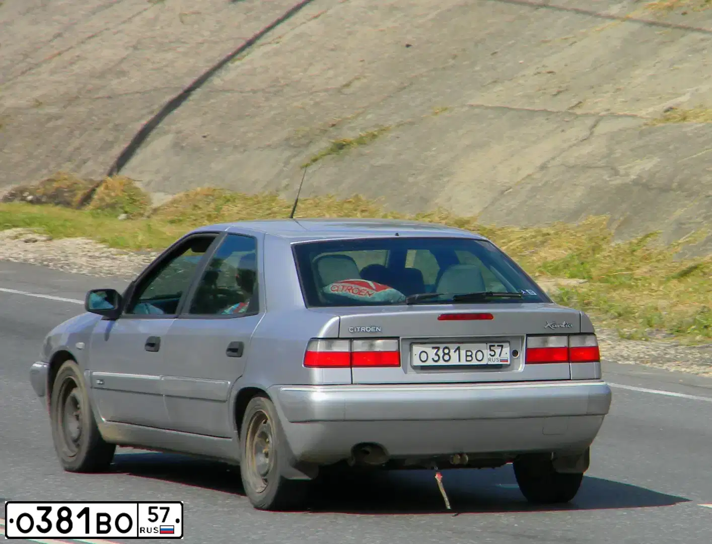 Фото автомобиля CITROEN XANTIA, 2000 — госномер Н924ВМ57. Цвет: СЕРЕБРИСТЫЙ