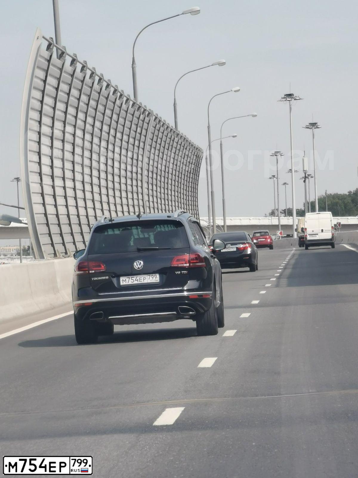 Фото автомобиля VOLKSWAGEN TOUAREG, 2018 — госномер Т171ХР58. Цвет: ЧЕРНЫЙ