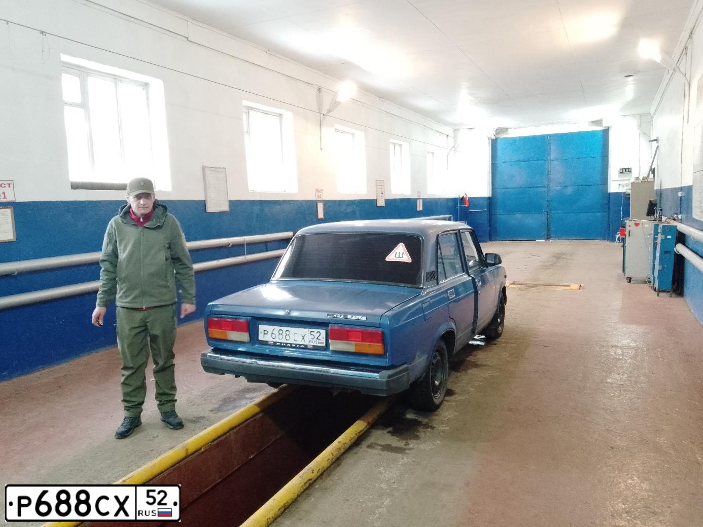 Фото автомобиля LADA 2107, 2005 — госномер Р688СХ52. Цвет: синий