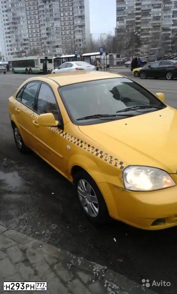 Фото автомобиля CHEVROLET LACETTI, 2012 — госномер К955ЕЕ790. Цвет: ЖЁЛТЫЙ