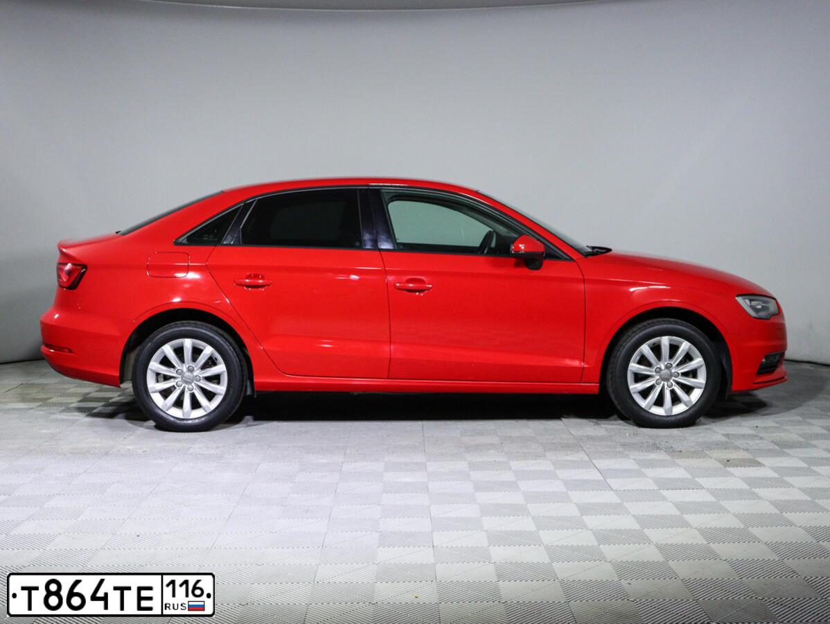 Фото автомобиля AUDI A3, 2013 — госномер В335АМ716. Цвет: Красный