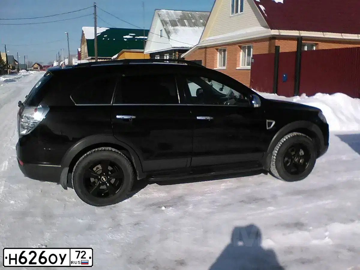 Фото автомобиля CHEVROLET CAPTIVA, 2008 — госномер Н626ОУ72. Цвет: ЧЕРНЫЙ