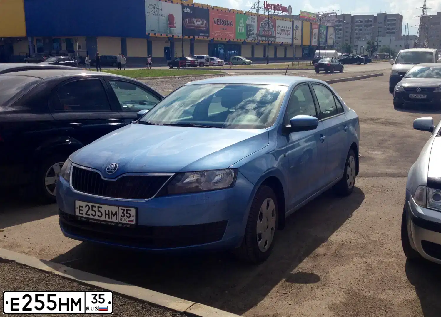 Фото автомобиля SKODA RAPID, 2014 — госномер Е255НМ35. Цвет: СИНИЙ