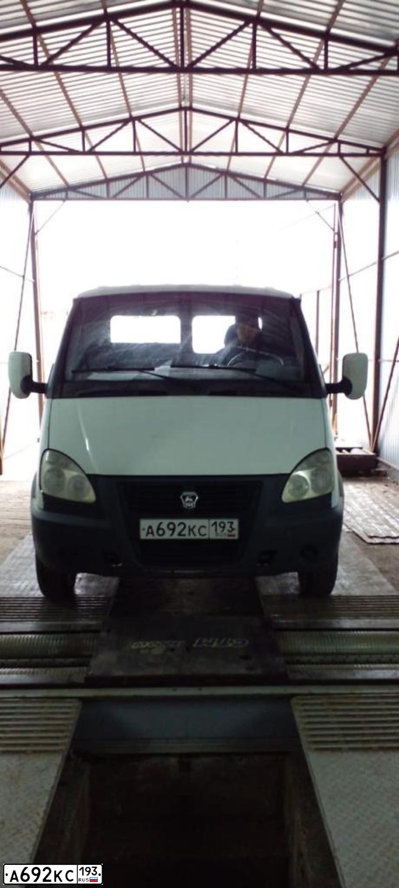 Фото автомобиля GAZ 3302 GAZEL, 2003 — госномер А692КС193. Цвет: СНЕЖНО - БЕЛЫЙ
