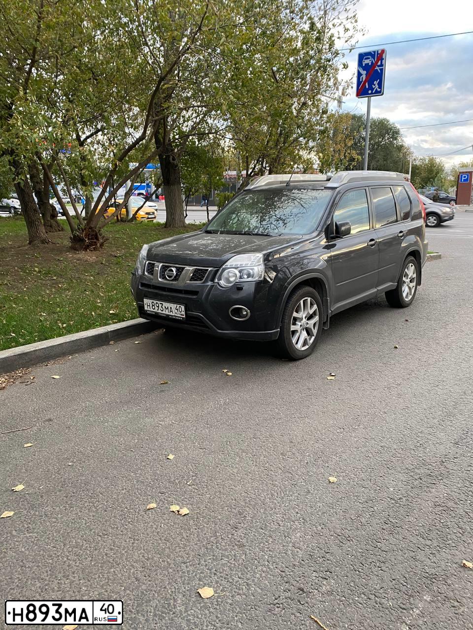 Фото автомобиля NISSAN X-TRAIL, 2013 — госномер Н893МА40. Цвет: ЧЕРНЫЙ