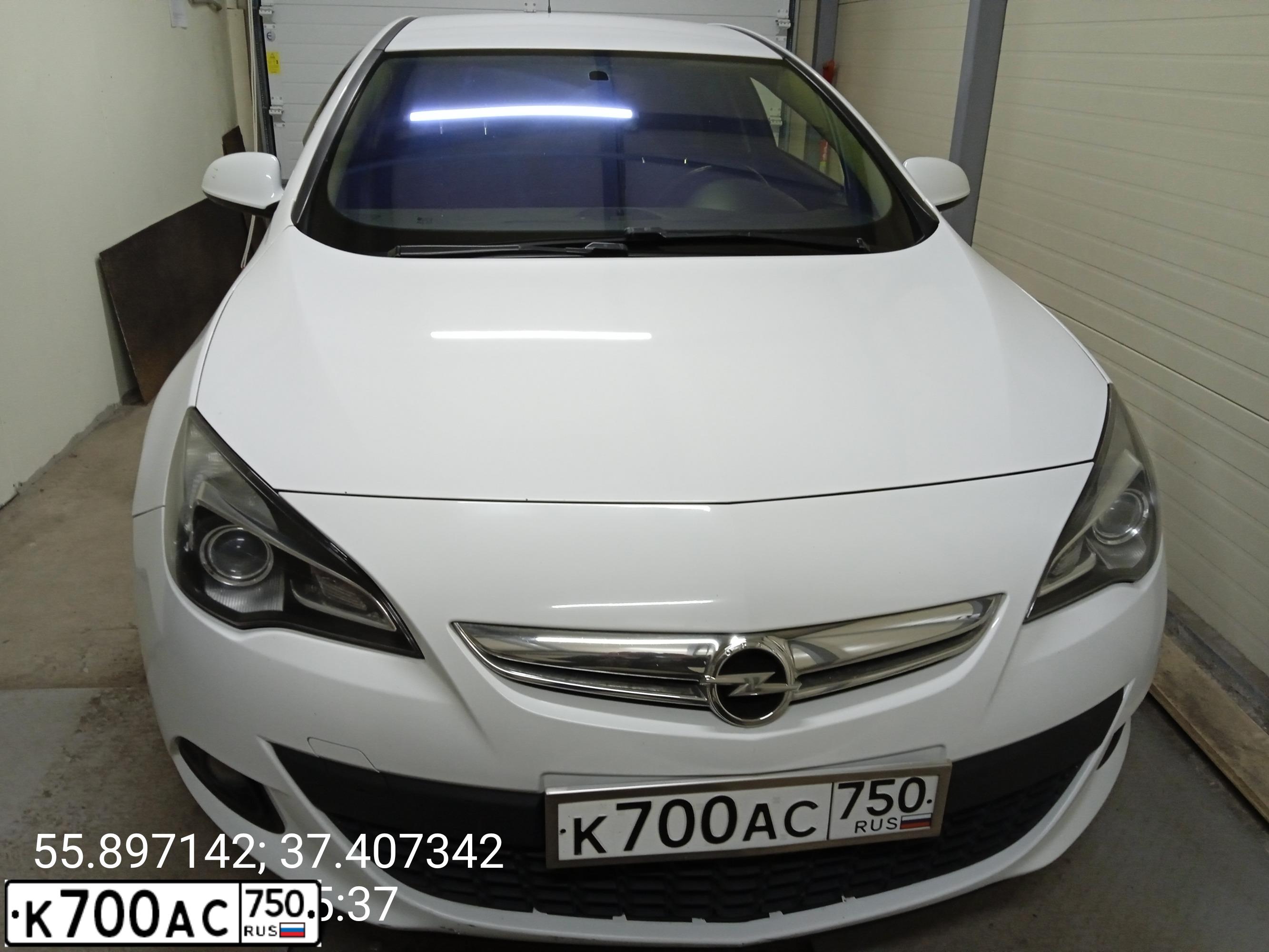 Фото автомобиля OPEL ASTRA, 2013 — госномер К700АС750. Цвет: БЕЛЫЙ