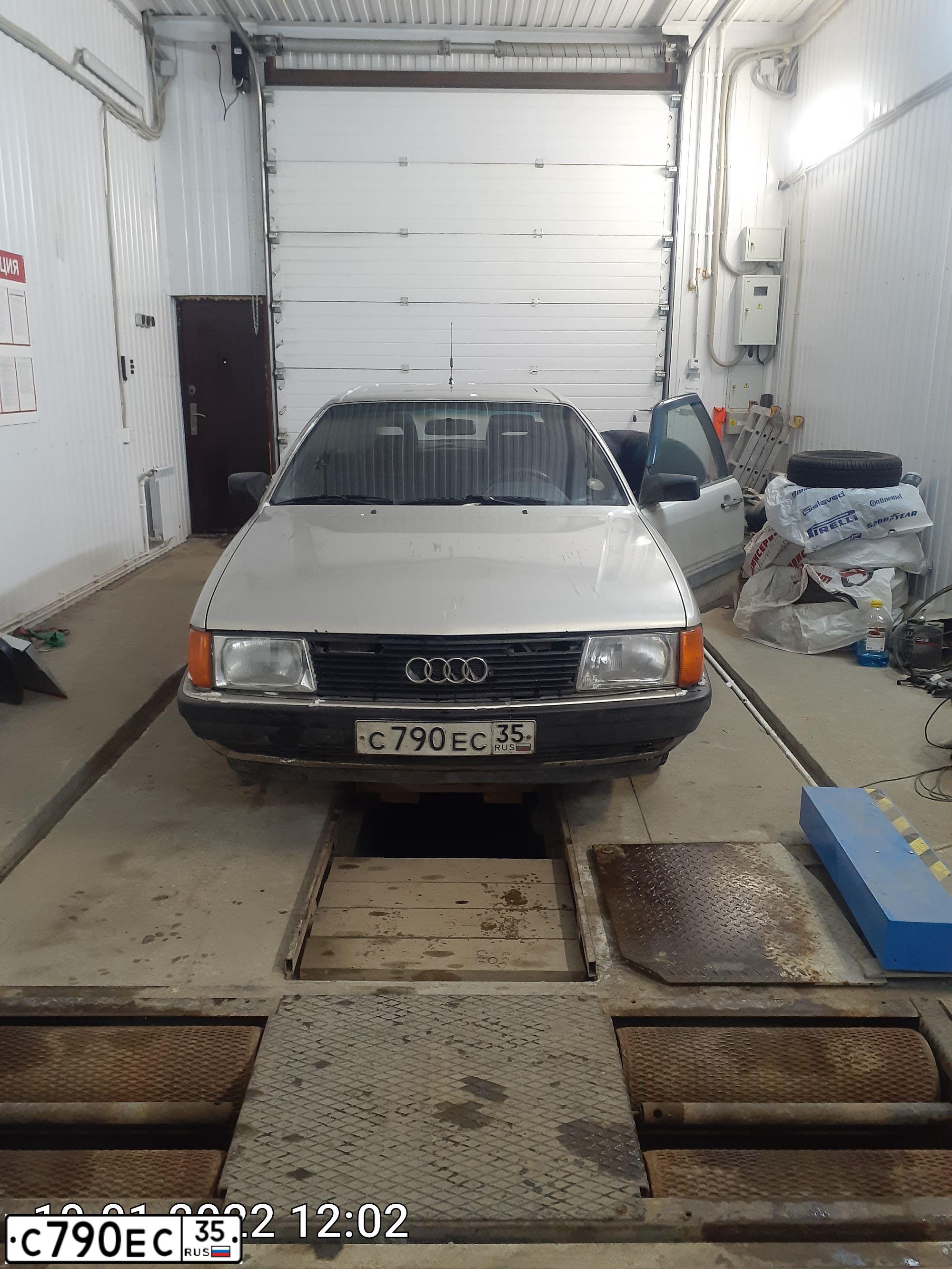 Фото автомобиля AUDI 100, 1987 — госномер К970ТУ35. Цвет: Серебристый