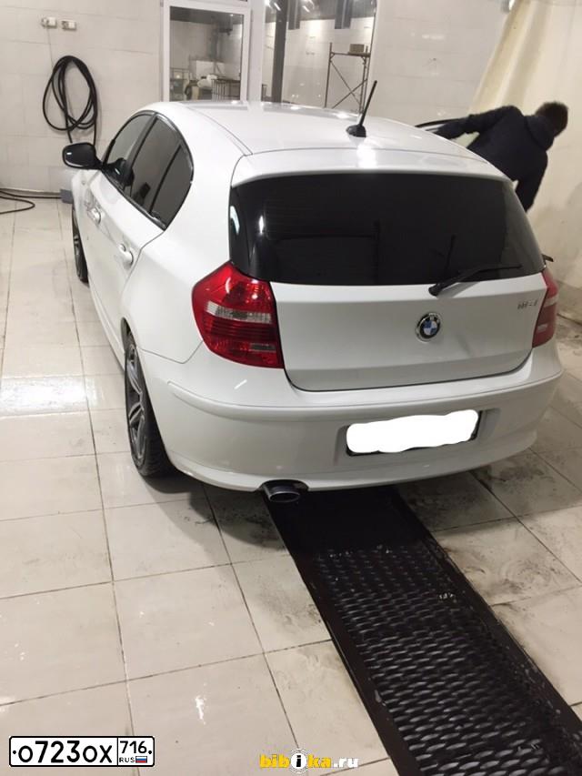 Фото автомобиля BMW SERIE 1, 2011 — госномер О723ОХ716. Цвет: Белый