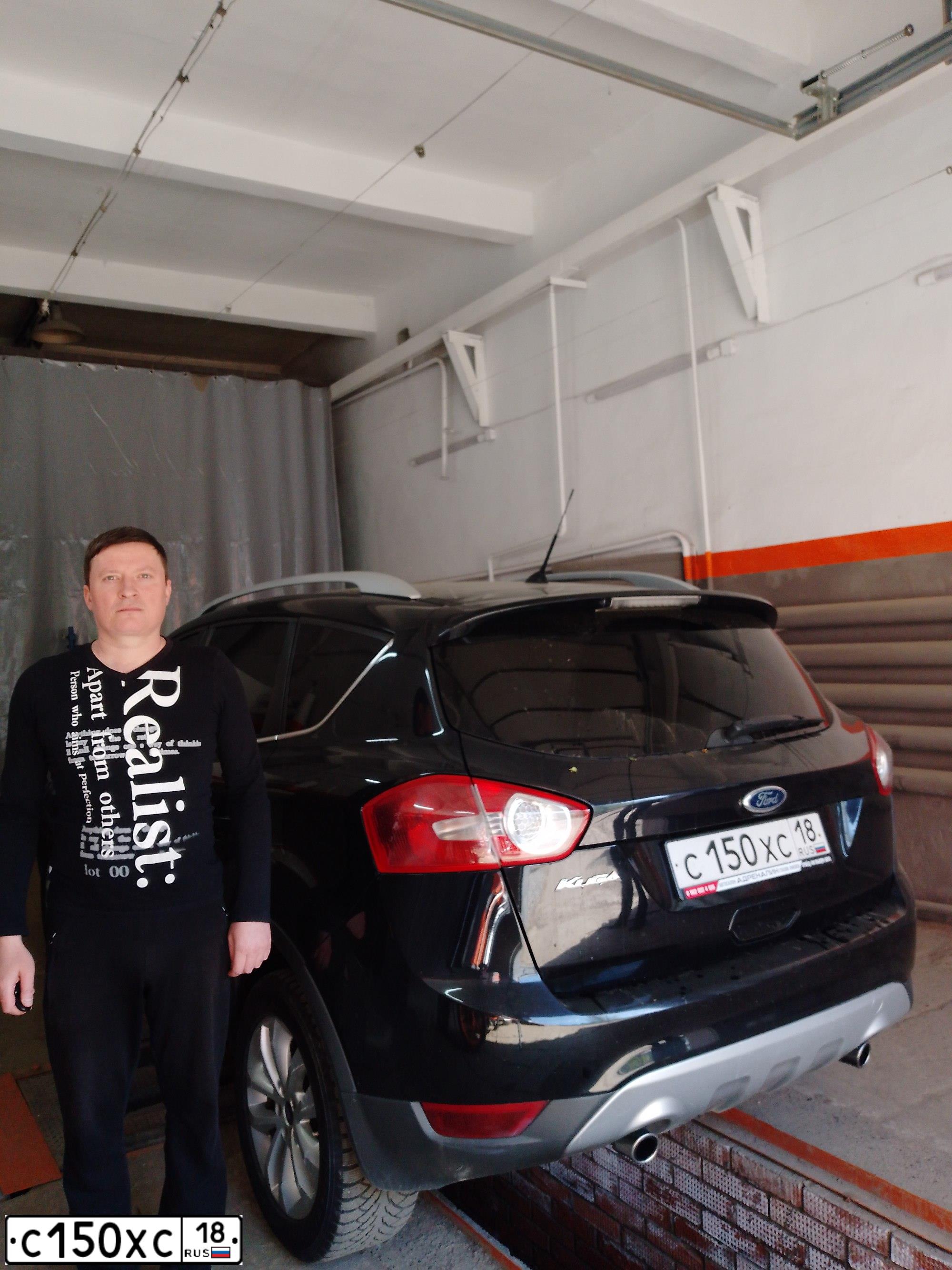 Фото автомобиля FORD KUGA, 2011 — госномер Е301СТ18. Цвет: ЧЕРНЫЙ