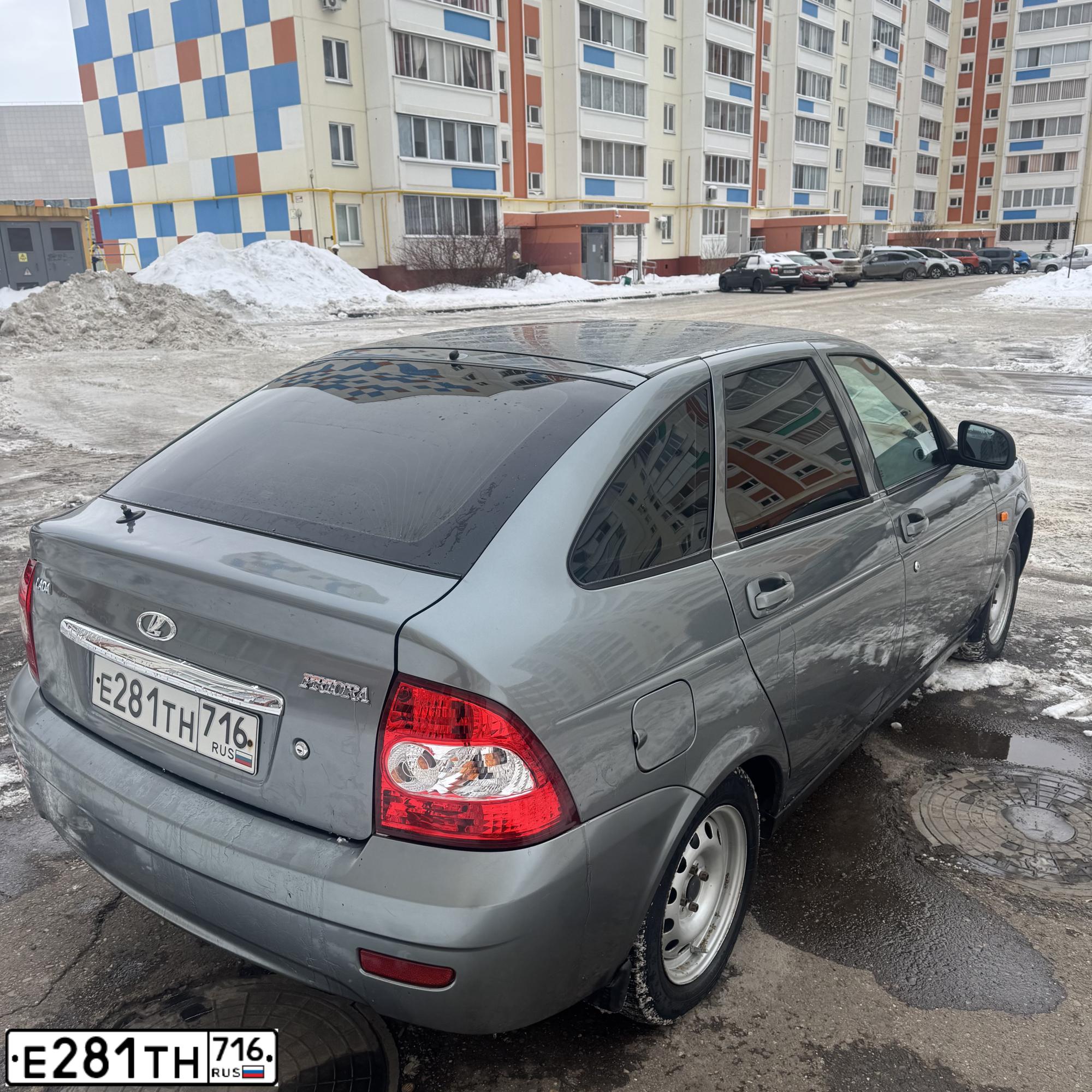Фото автомобиля LADA 2172 PRIORA, 2011 — госномер Е281ТН716. Цвет: СРЕДНИЙ СЕРО-ЗЕЛЕНЫЙ МЕТ.
