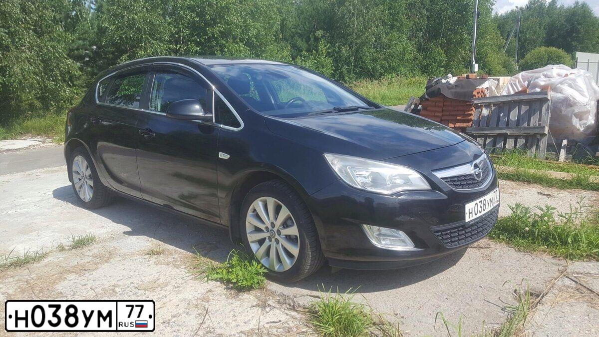 Фото автомобиля OPEL ASTRA, 2011 — госномер В128КА50. Цвет: ЧЕРНЫЙ