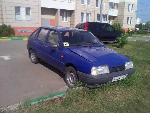 Фото автомобиля LADA 2112 LADA, 2004 — госномер О147ХР05. Цвет: ЖЕЛТЫЙ СЕРЕБРИСТЫЙ