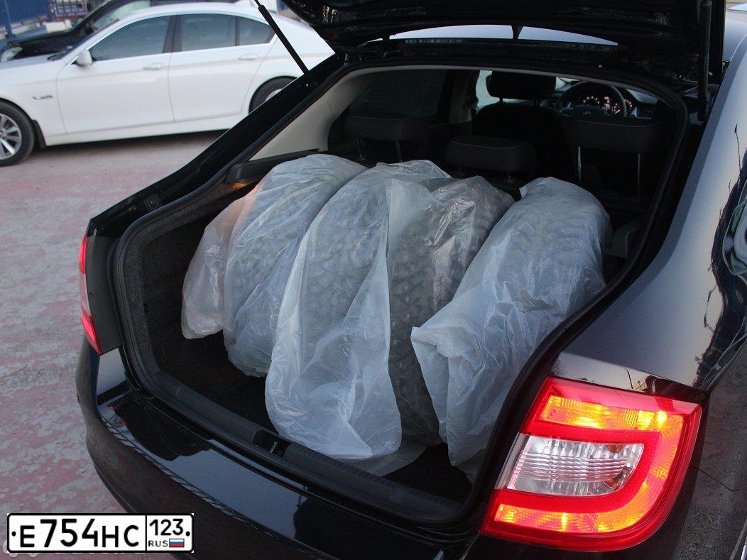 Фото автомобиля SKODA RAPID, 2014 — госномер Е754НС123. Цвет: ЧЕРНЫЙ