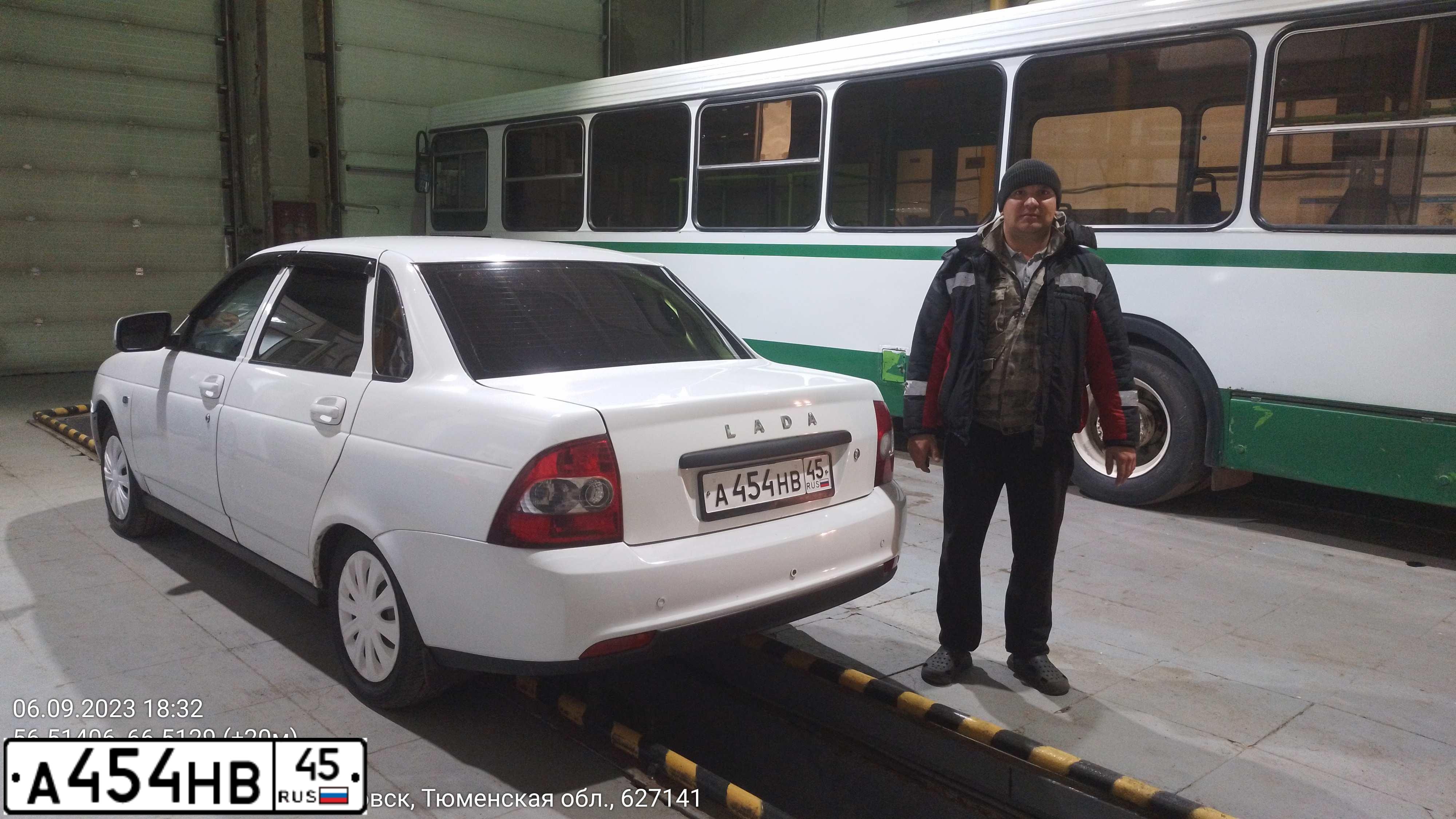 Фото автомобиля LADA PRIORA, 2009 — госномер Х557ХА72. Цвет: Белый