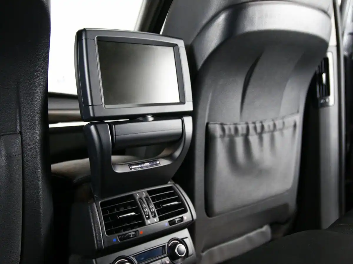 Фото автомобиля BMW X5, 2010 — госномер Е338КТ977. Цвет: СЕРЫЙ