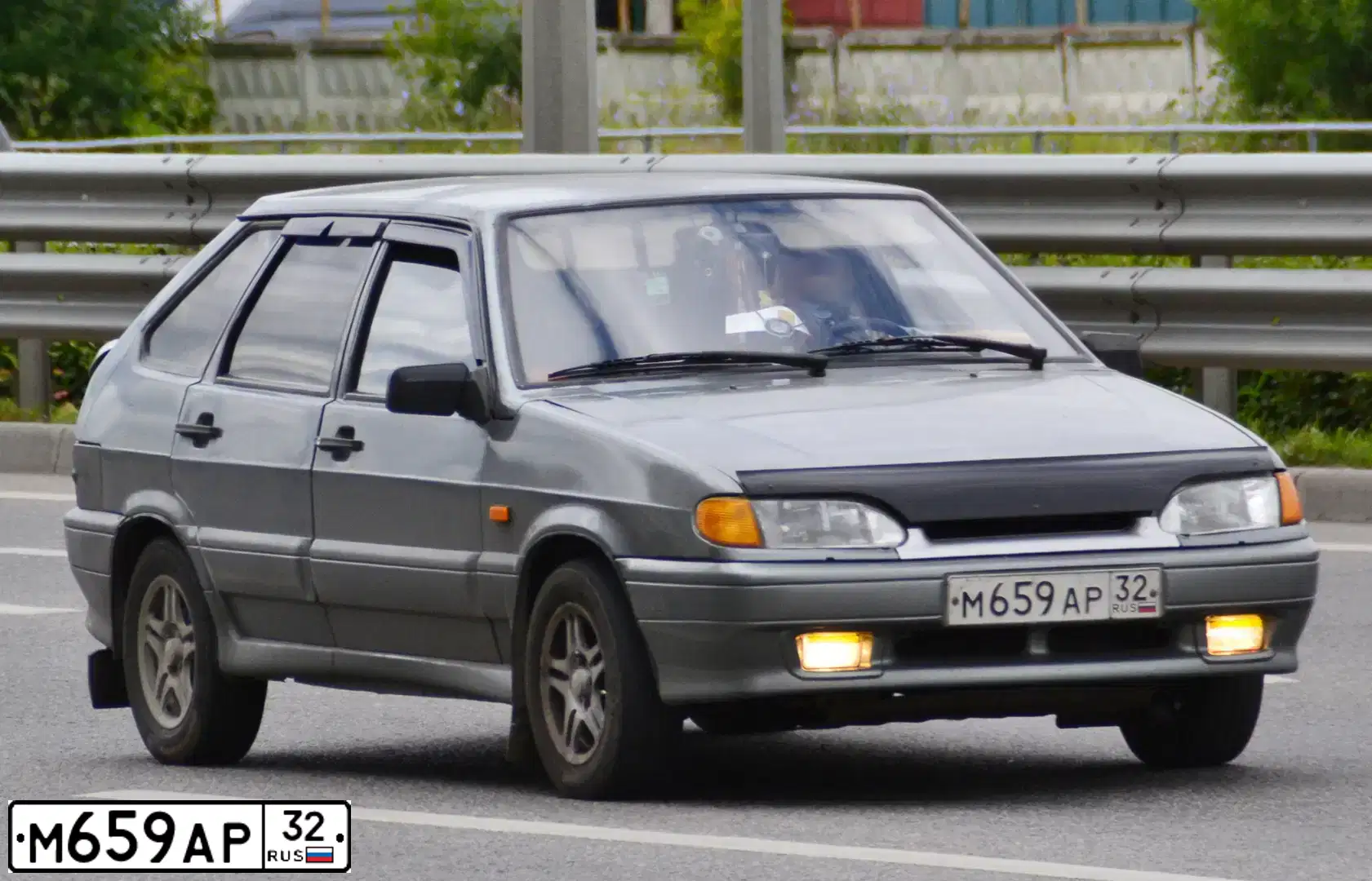 Фото автомобиля LADA 2114 SAMARA, 2005 — госномер М659АР32. Цвет: СЕРО-ЗЕЛЕНЫЙ