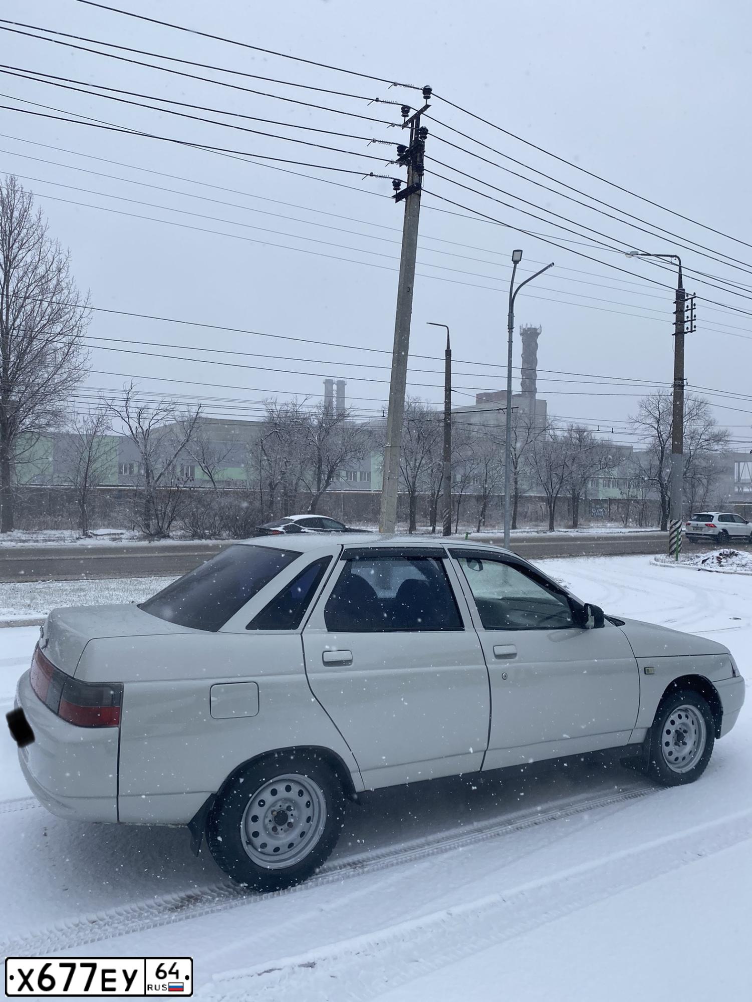 Фото автомобиля LADA 2110, 2005 — госномер Х677ЕУ64. Цвет: МОЛОЧНО-БЕЖЕВ СЕРЕБР