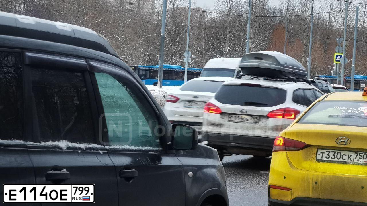 Фото автомобиля HYUNDAI TUCSON, 2019 — госномер Е114ОЕ799. Цвет: СЕРЕБРИСТЫЙ