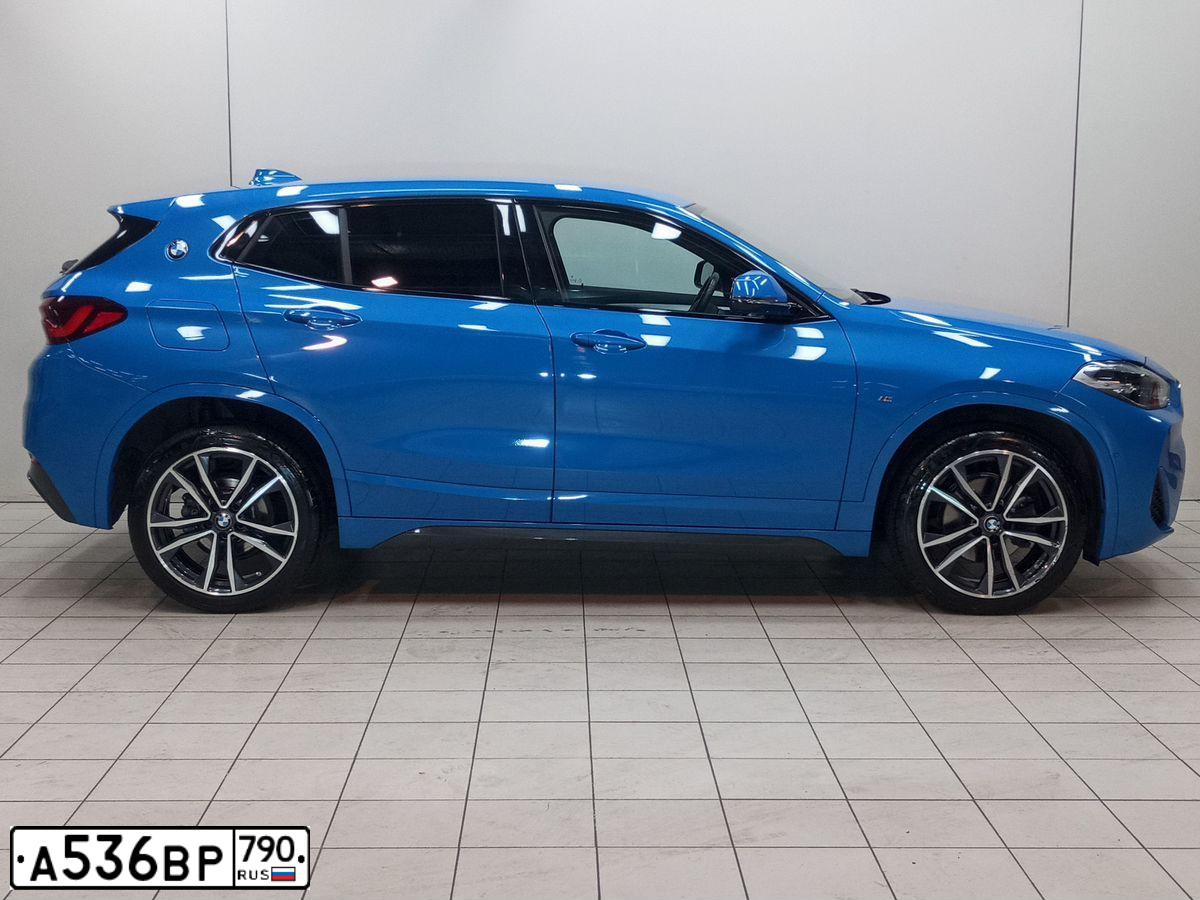 Фото автомобиля БМВ X2 XDRIVE18D, 2020 — госномер А763АС977. Цвет: синий