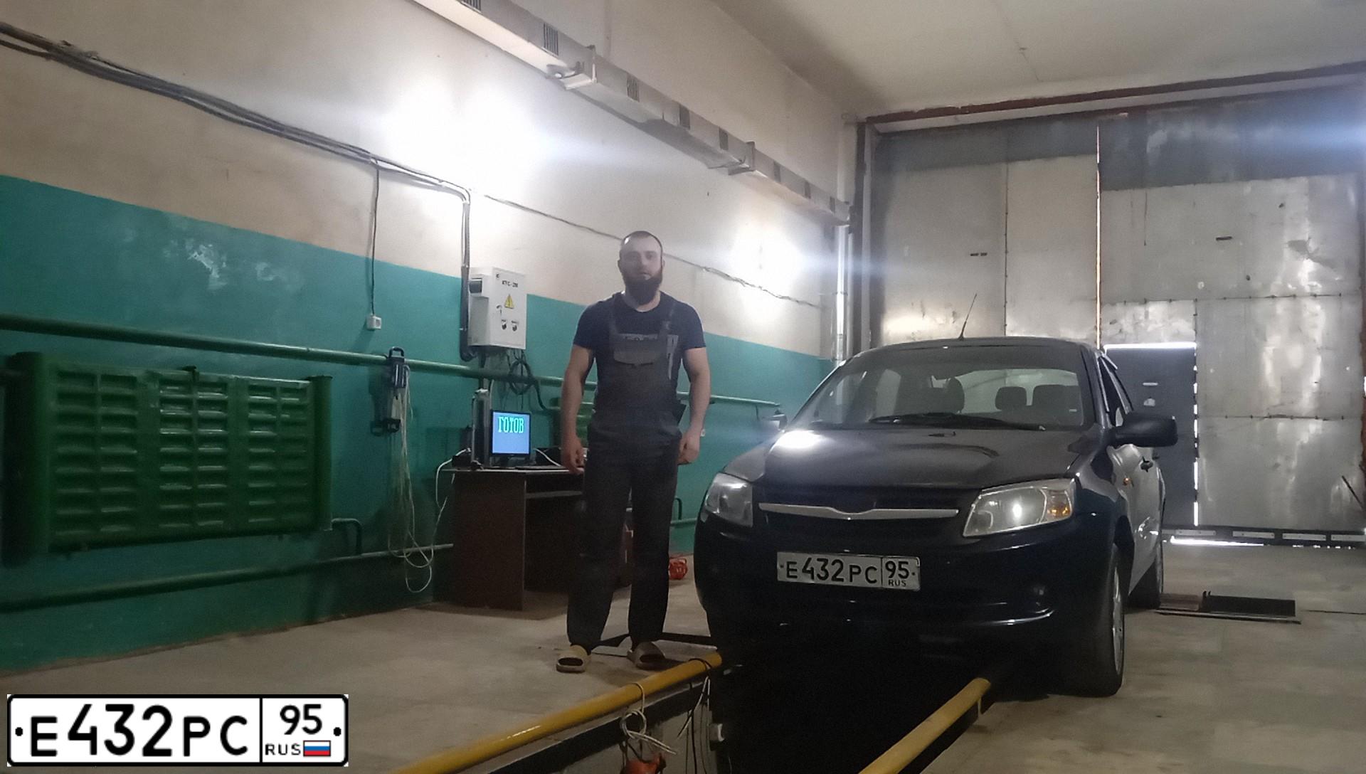 Фото автомобиля LADA 2190 GRANTA, 2014 — госномер Р267АВ350. Цвет: Серо-Синий